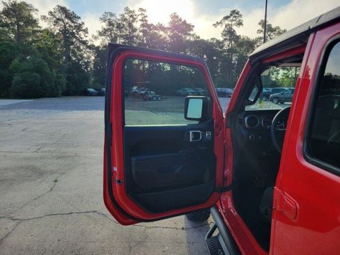 Used 2023 Jeep Gladiator Sport image 12