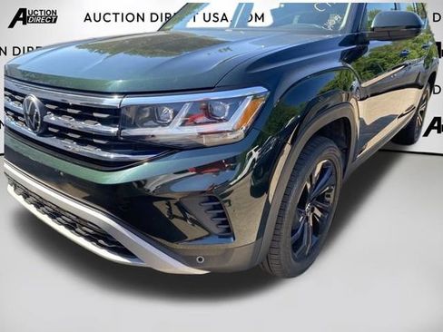 Used 2021 Volkswagen Atlas SE w/ Panoramic Sunroof Package FWD image 2