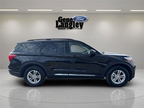 Used 2023 Ford Explorer XLT w/ Equipment Group 202A image 8