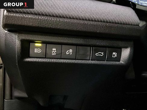 Used 2025 Toyota Camry SE AWD/4WD image 34