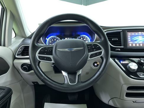 Used 2021 Chrysler Voyager Lxi image 19