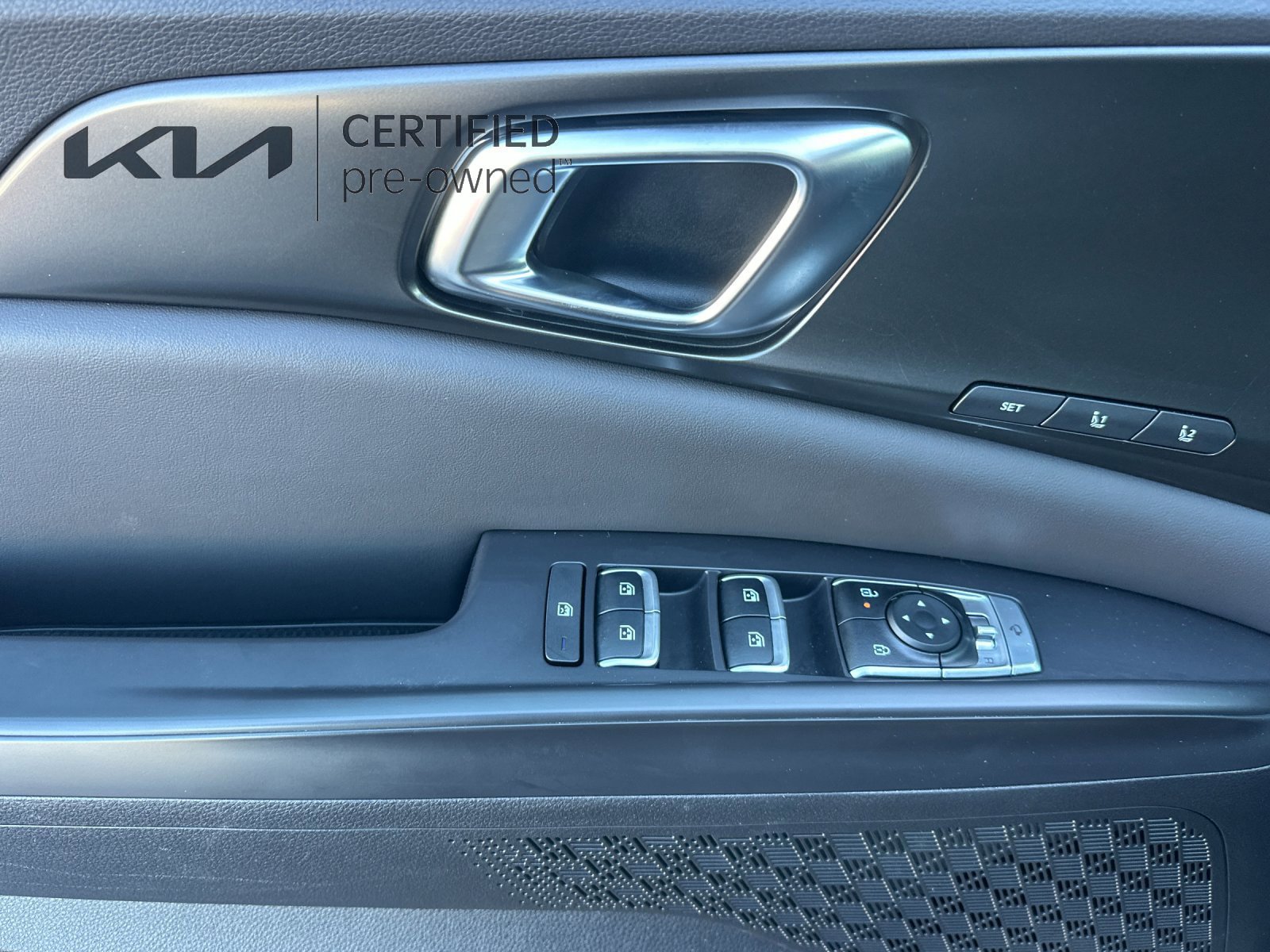 Certified 2025 Kia Carnival SX Prestige FWD image 12