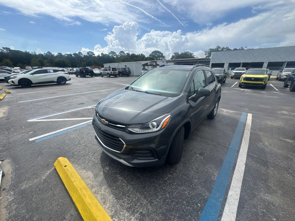Used 2020 Chevrolet Trax LT FWD image 2