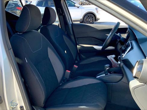 Used 2018 Nissan Kicks SV image 8