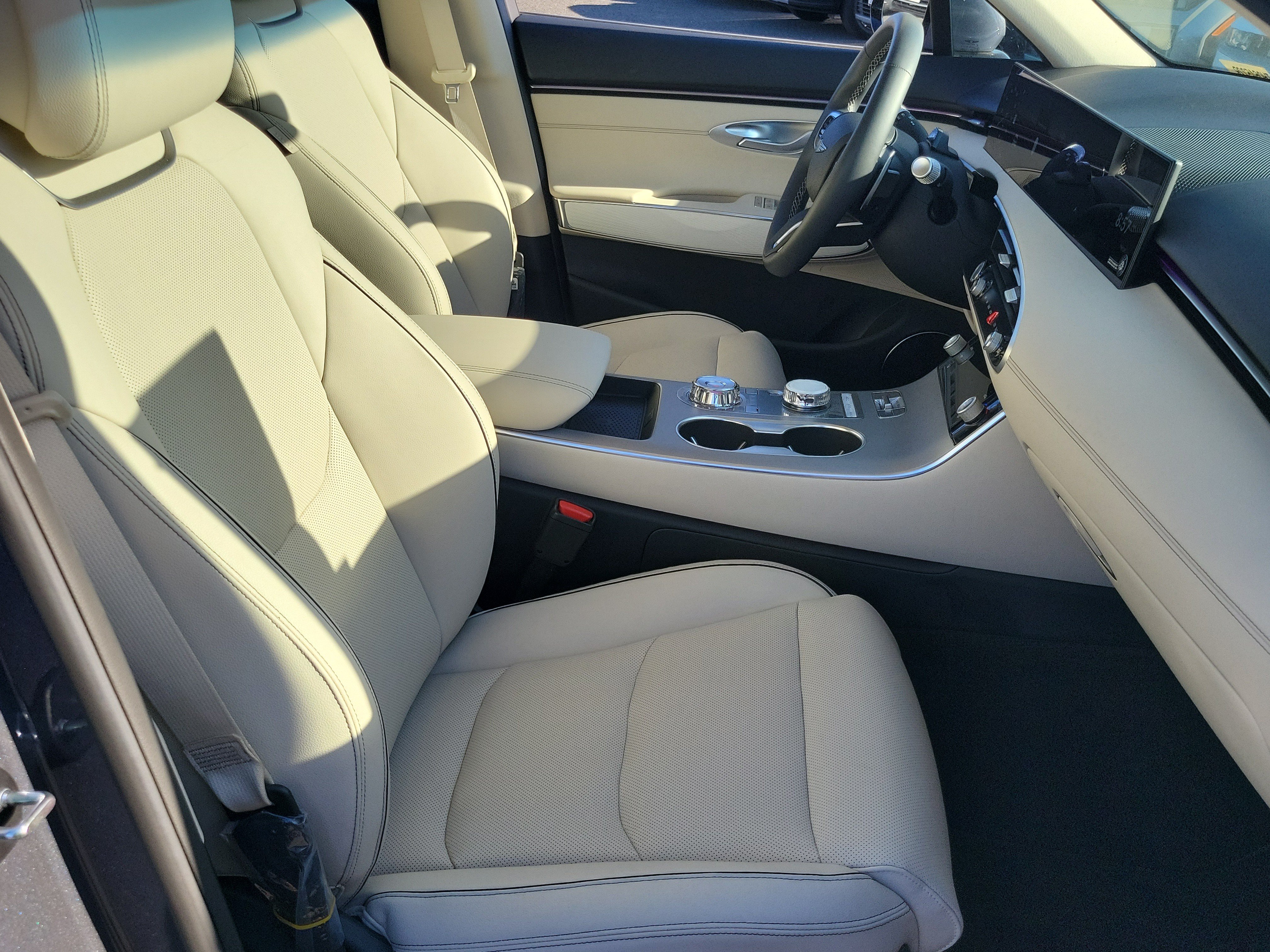 Certified 2026 Genesis GV70 2.5T Advanced AWD/4WD image 24