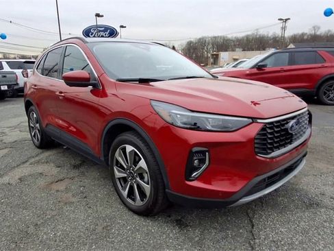 Used 2023 Ford Escape Platinum w/ Premium Technology Package image 2