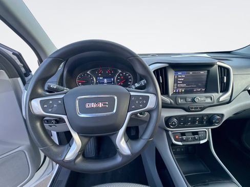 Used 2024 GMC Terrain SLE FWD image 16