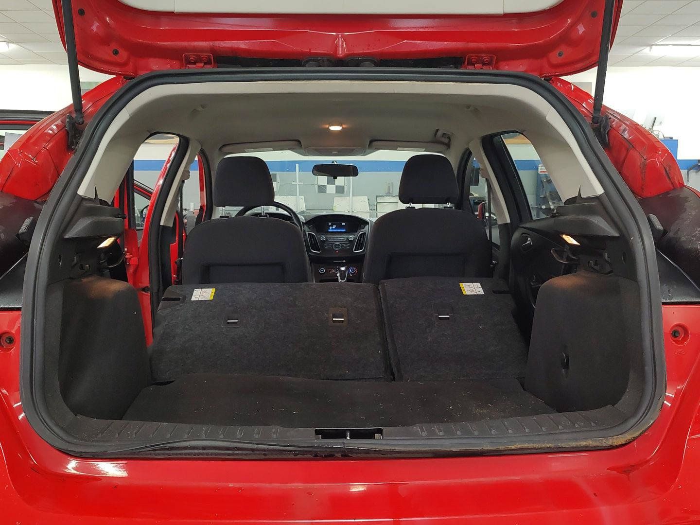 Used 2015 Ford Focus SE w/ Equipment Group 201A FWD image 19