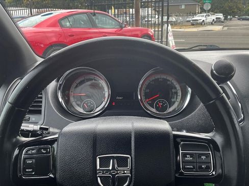 Used 2018 Dodge Grand Caravan SE FWD image 12