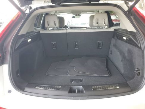 Used 2022 Cadillac XT4 Premium Luxury w/ Safety Alert Package FWD image 25