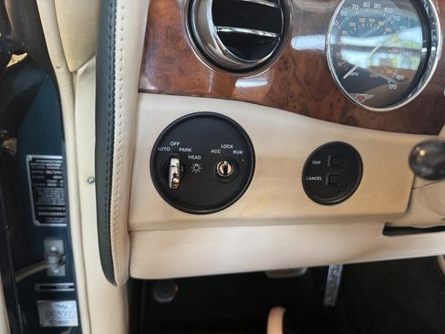 Used 2003 Bentley Azure image 44