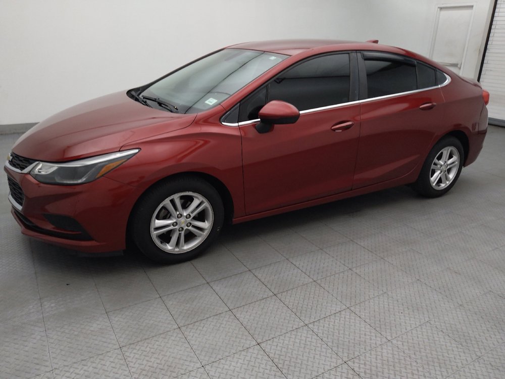 Used 2017 Chevrolet Cruze LT FWD image 2