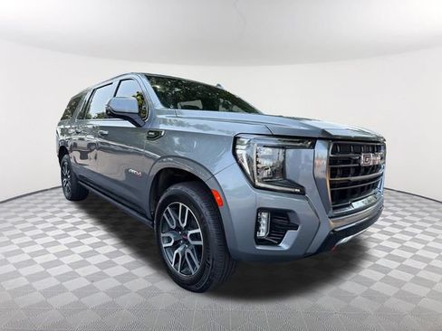 Used 2022 GMC Yukon XL AT4 w/ Technology Package AWD/4WD image 3