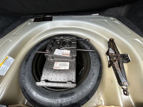 Used 2017 Toyota Corolla LE w/ Carpet Mat Package (TMS) image 40