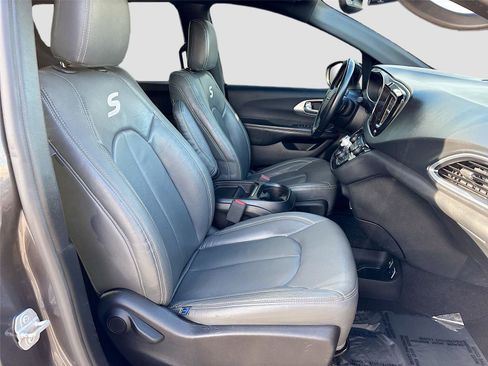 Used 2019 Chrysler Pacifica Touring Plus w/ S Appearance Package image 31