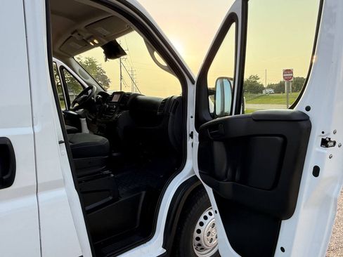 Used 2025 RAM ProMaster 2500 w/ U-Haul Equipment Group FWD image 25