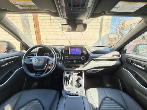 Used 2025 Toyota Highlander XSE image 36