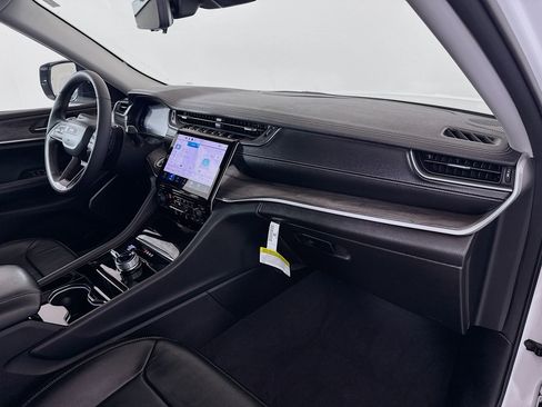 Used 2023 Jeep Grand Cherokee Limited w/ Luxury Tech Group II image 28