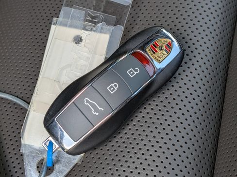 Certified 2024 Porsche Macan S AWD/4WD image 39