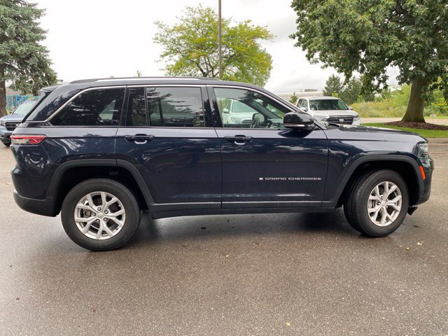 Used 2023 Jeep Grand Cherokee Limited AWD/4WD image 12