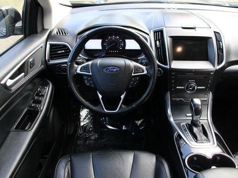 Used 2016 Ford Edge Titanium image 18