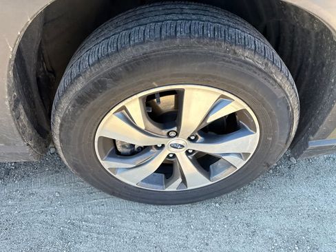 Used 2023 Subaru Ascent Premium w/ Convenience Package AWD/4WD image 5