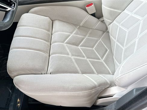 Used 2023 BMW 760i xDrive image 19