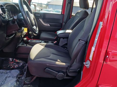 Used 2018 Jeep Wrangler Unlimited Sahara w/ Connectivity Group image 22