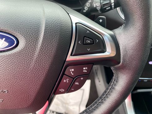 Used 2019 Ford Edge Titanium w/ Cold Weather Package AWD/4WD image 18