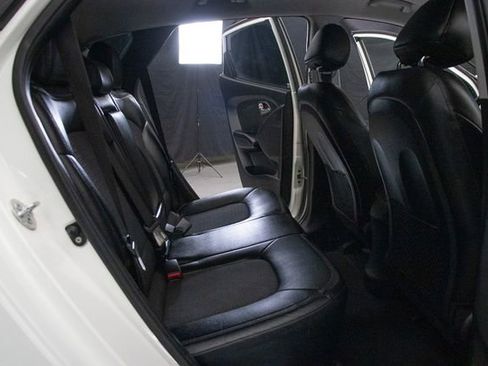 Used 2010 Hyundai Tucson GLS w/ Navigation Pkg 3 image 18