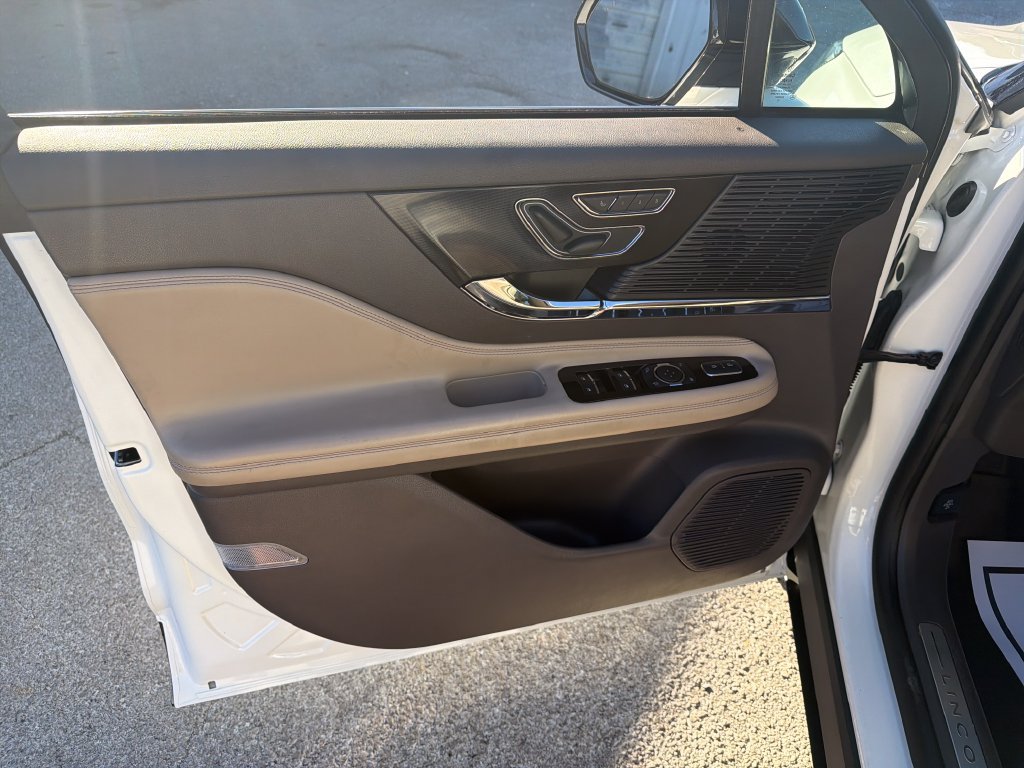 Used 2022 Lincoln Corsair AWD w/ Elements Package image 12