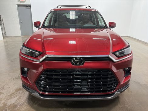 Used 2025 Toyota Grand Highlander AWD image 42