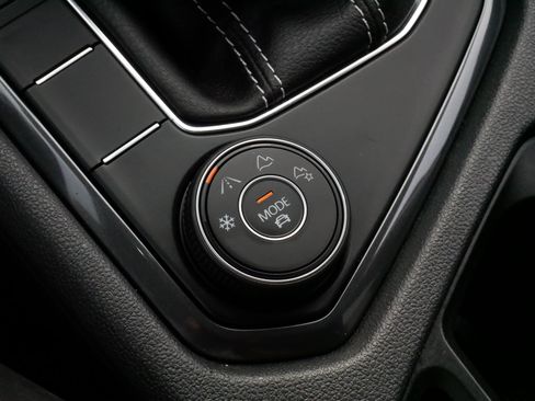 Certified 2024 Volkswagen Tiguan SE AWD/4WD image 28
