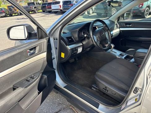 Used 2012 Subaru Outback 2.5i Premium AWD/4WD image 12