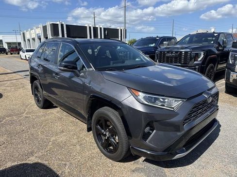 Used 2020 Toyota RAV4 XSE image 4