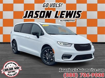 New 2026 Chrysler Pacifica Select