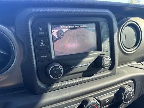 Used 2018 Jeep Wrangler Unlimited Sport AWD/4WD image 36
