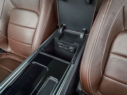 Used 2018 Jaguar XF S image 32