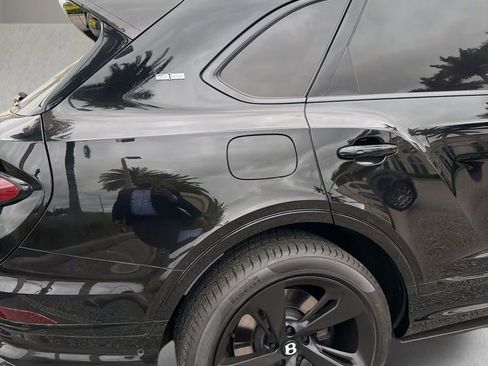 Used 2021 Bentley Bentayga image 22