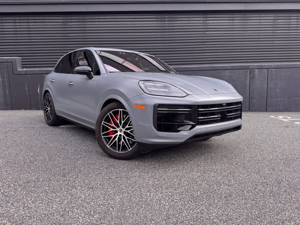 Certified 2025 Porsche Cayenne Turbo AWD/4WD image 12