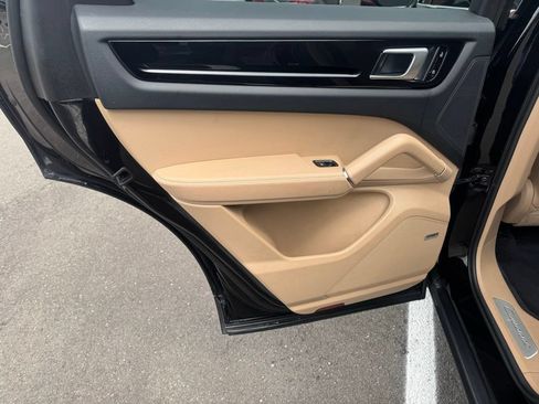 Used 2019 Porsche Cayenne S AWD/4WD image 27