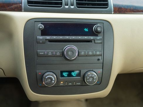 Used 2011 Buick Lucerne CXL image 5