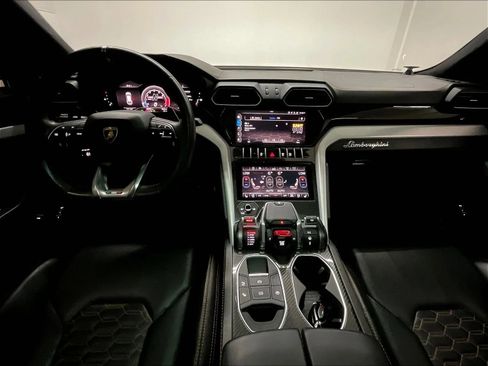 Used 2021 Lamborghini Urus AWD/4WD image 2