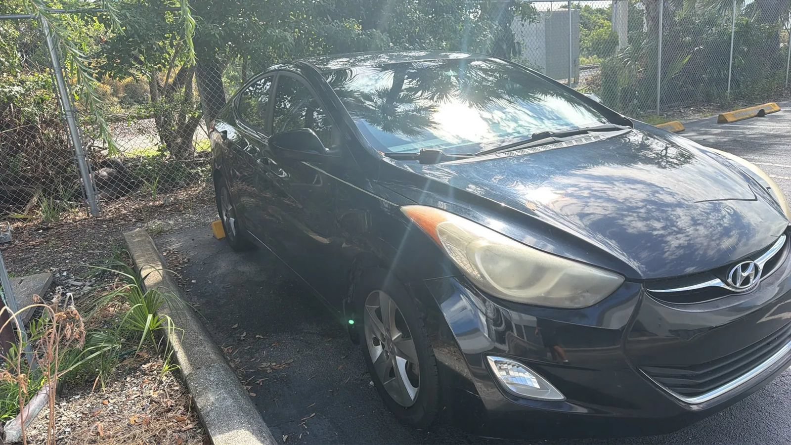 Used 2013 Hyundai Elantra GLS w/ Preferred Pkg FWD image 2