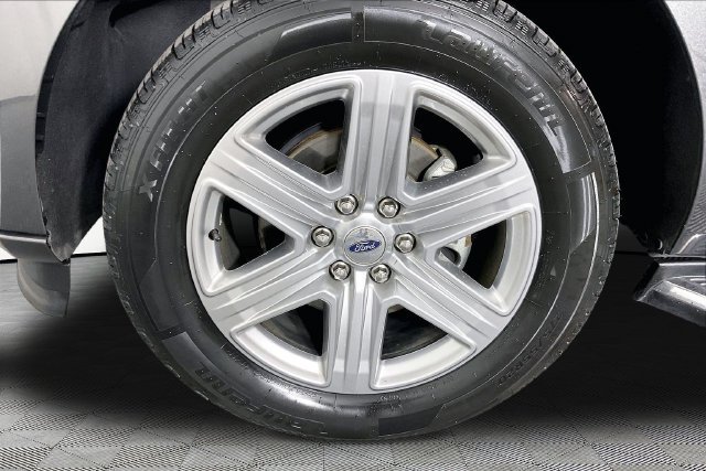 Used 2019 Ford Expedition XLT w/ Equipment Group 202A AWD/4WD image 32