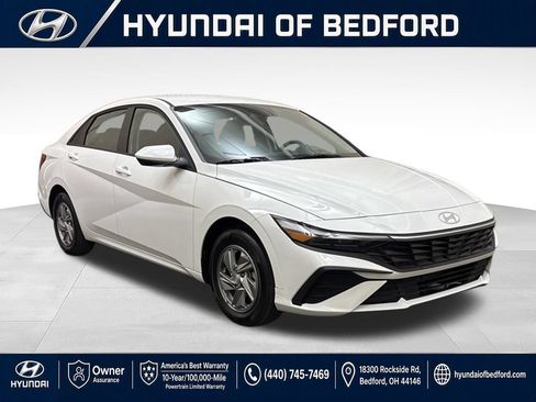 Certified 2026 Hyundai Elantra SE w/ Cargo Package FWD image 3