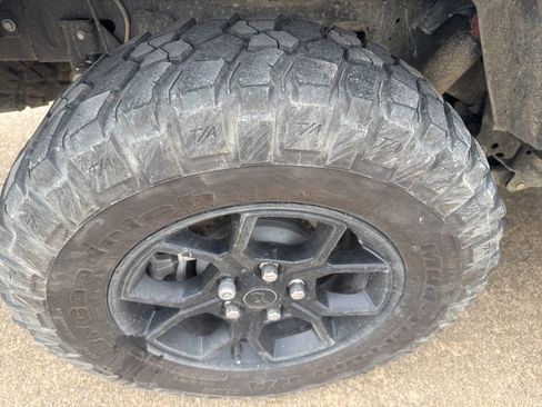 Used 2025 Jeep Gladiator Sport image 11