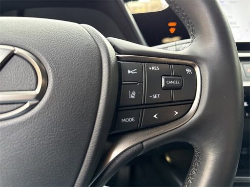 Used 2023 Lexus UX 250h AWD image 21