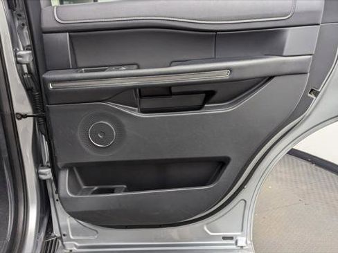 Used 2024 Ford Expedition XLT image 23