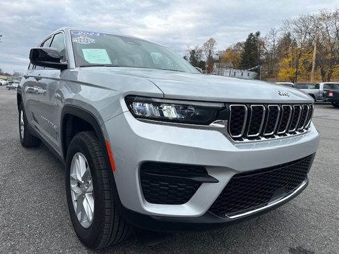 Certified 2024 Jeep Grand Cherokee Laredo X w/ Trailer Tow Package AWD/4WD image 4